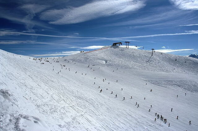 Skipiste in den Alpen