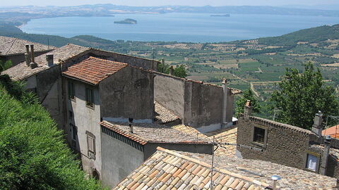 Stadt am See Bolsena