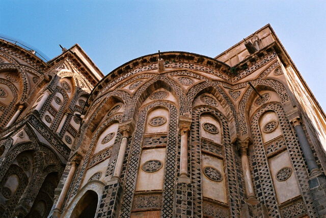 Außenfassade des Duomo in Monreale