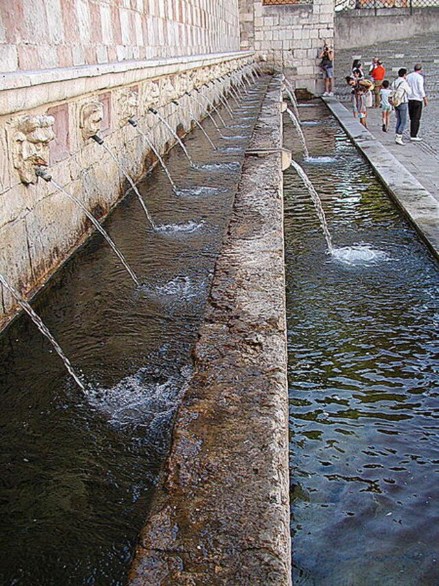 Springbrunnen der 99 Speirohre