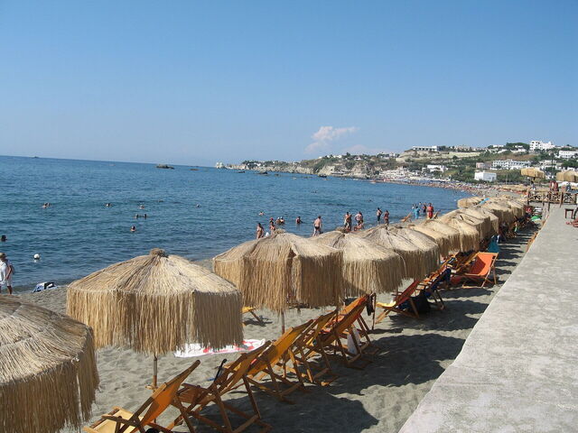 Am Strand in Ischia
