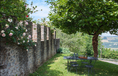 Castello Di Magnano, Gelände
