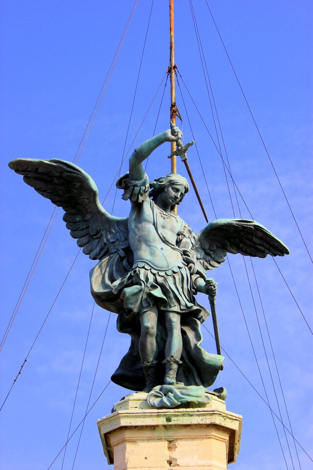 Erzengel Michael Statue