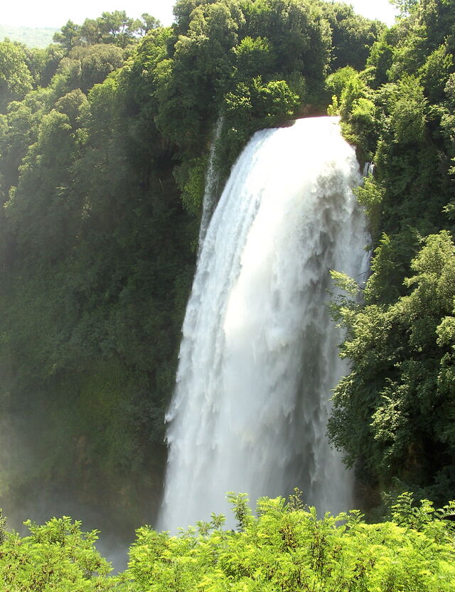 Nahaufnahme des Wasserfalls Marmore