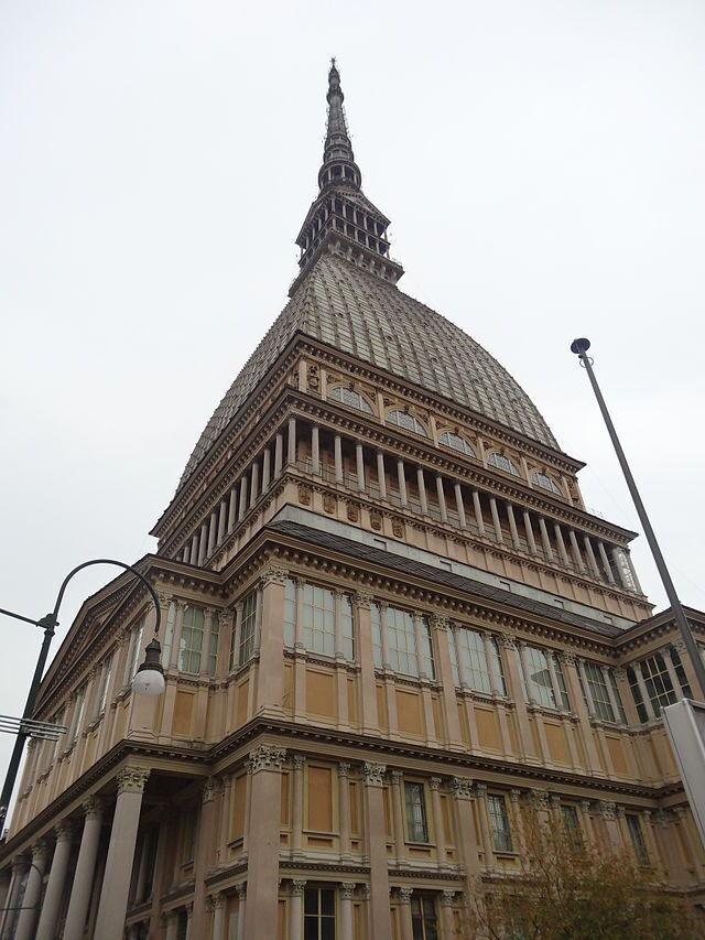 Blick vom Boden auf die Mole Antonelliana