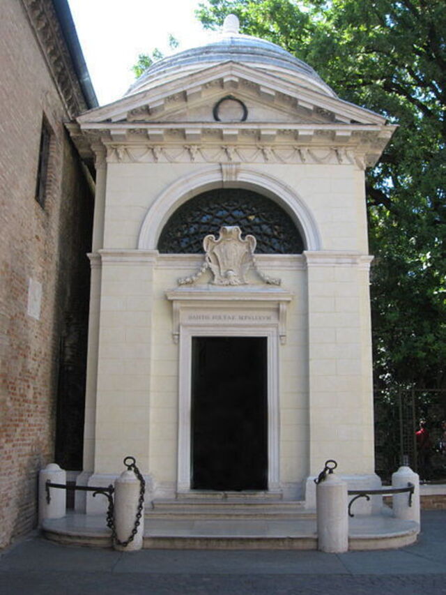 Das Grabmal des Dante in Ravenna