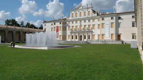 Villa Manin, Fassade