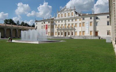 Villa Manin, Fassade