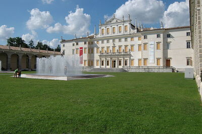 Villa Manin, Fassade