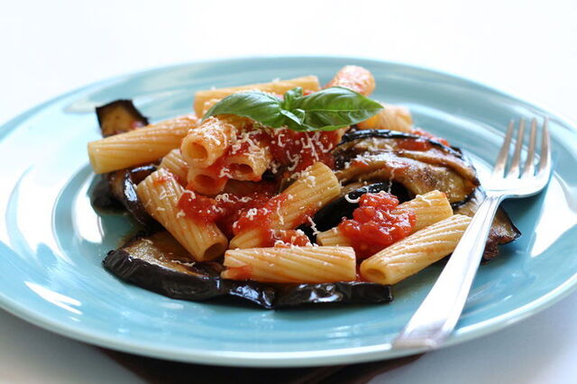 Das lokale Gericht "Pasta alla Norma"