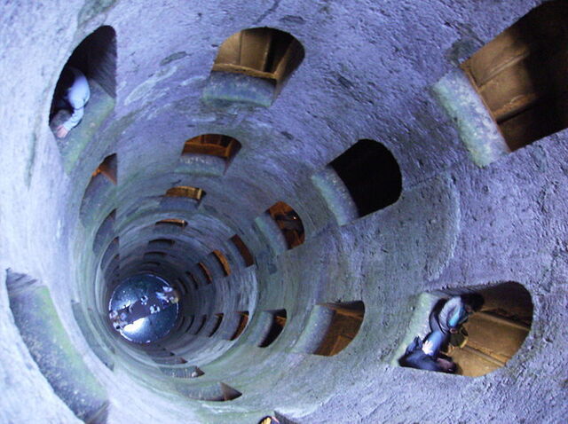 St. Patricks Brunnen, Blick nach unten