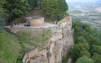 St. Patricks Brunnen, Außenseite