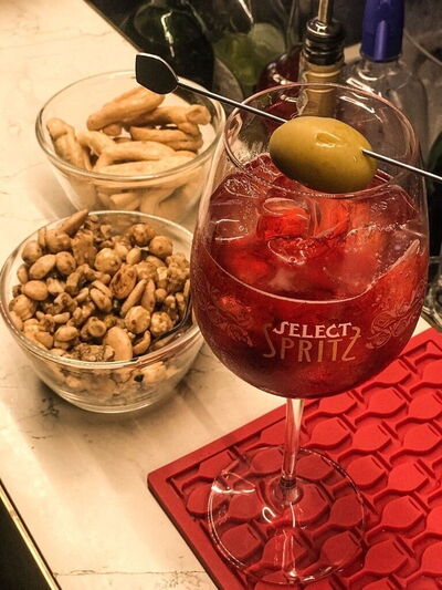 Ein venezianischer Aperol Spritz