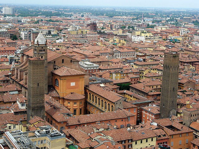 Bologna Kathedrale, Außenseite
