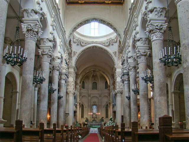 Basilica di Santa Croce, Innenbereich