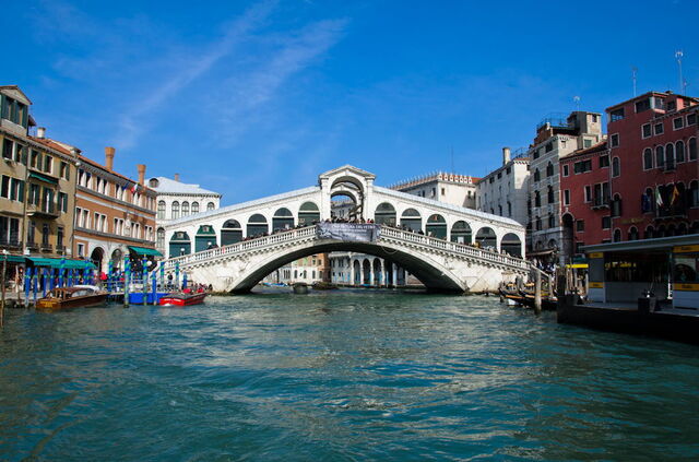 Rialto-Brücke über dem Grand Canal