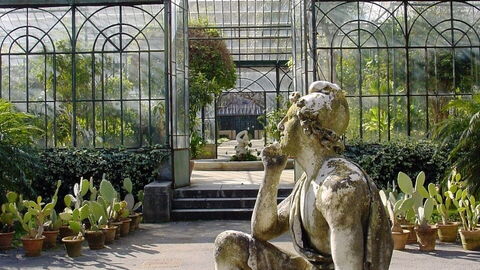 Orto Botanico di Palermo, Statue