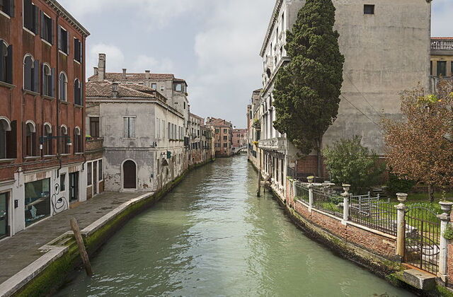 Ein Kanal in Venedig