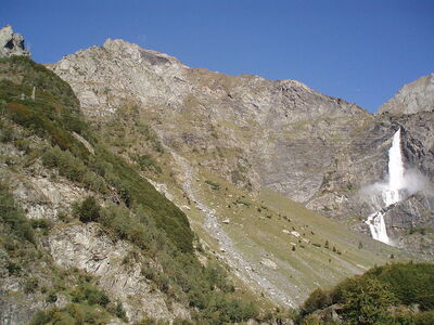 Berge um Cascate del Serio