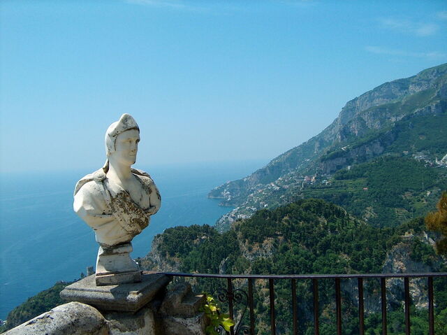 Der Ausblick über das Meer in Ravello