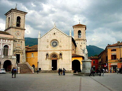 Hauptplatz und Kirche in Norcia