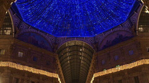 Gallerie in Milan mit Weihnachtslichtern