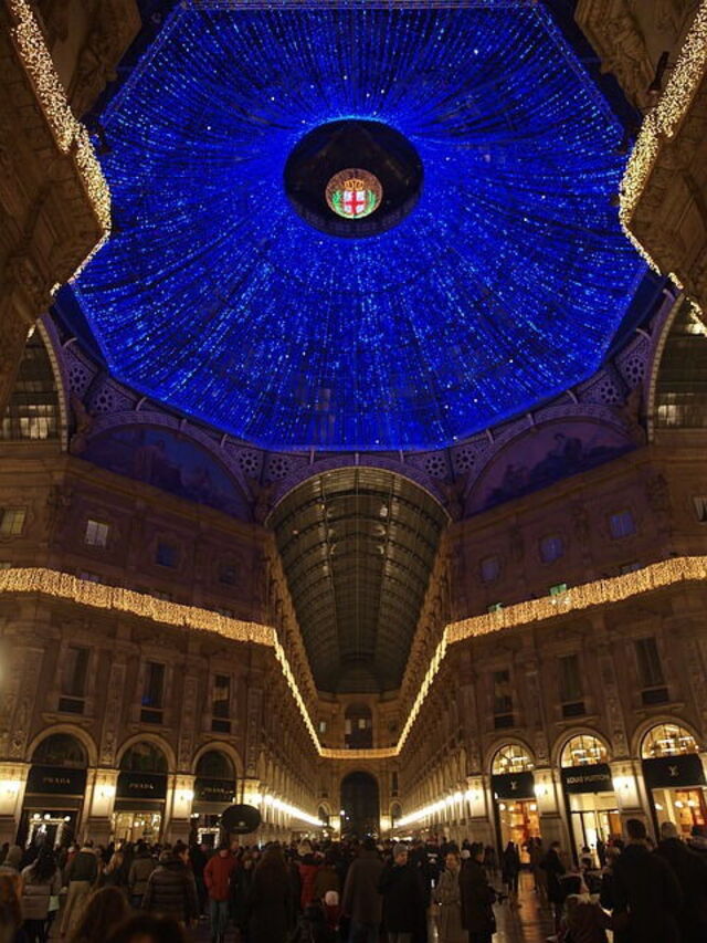 Gallerie in Milan mit Weihnachtslichtern