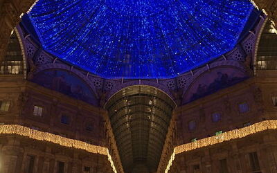 Gallerie in Milan mit Weihnachtslichtern