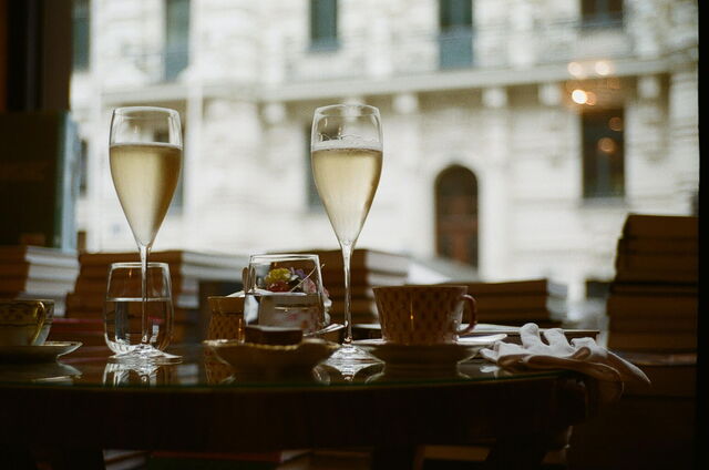 Einen Prosecco im Urlaub in Italien genießen
