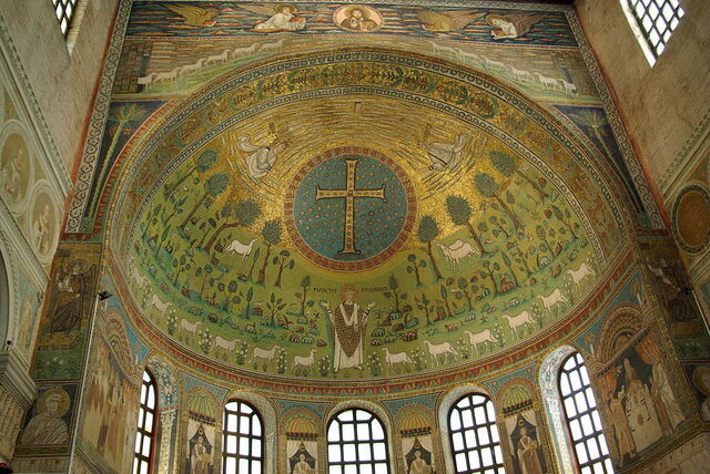 Basilika in Ravenna mit Mosaik Apsis