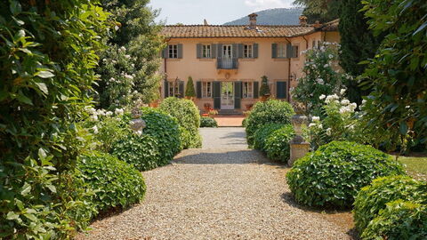 Villa De Ranieri, Außenbereich