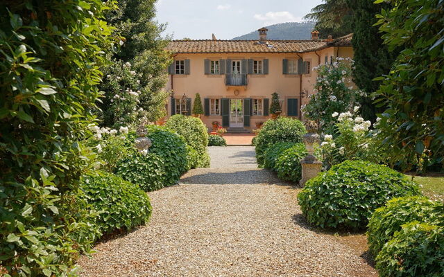 Villa De Ranieri, Außenbereich