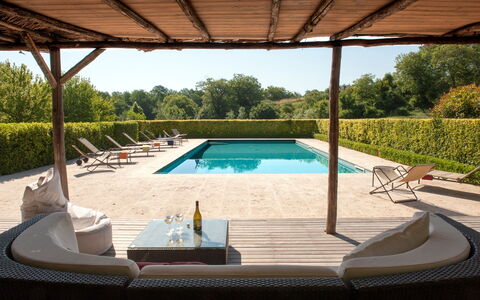 Casale Porano: Schwimmbad, Eigentum, Haus, Grundeigentum, Freizeit, Gebäude, Schatten, Zuhause, Pergola, Terrasse