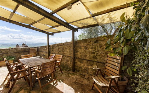 Villa Piazza Della Fortezza: Eigentum, Grundeigentum, Gebäude, Zimmer, Haus, Interior Design, Möbel, Zuhause, Hütte, Estate