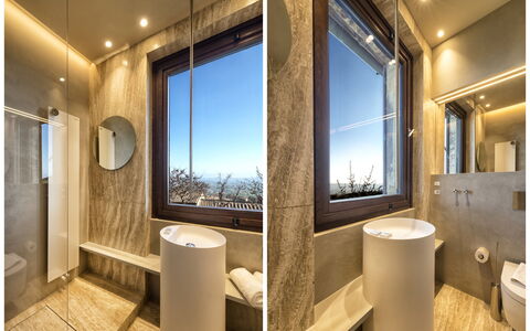 Villa Piazza Della Fortezza: Eigentum, Badezimmer, Zimmer, Interior Design, Wand, Gebäude, Grundeigentum, Armatur, Zuhause, Die Architektur