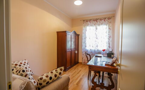 Antonietta: Zimmer, Eigentum, Möbel, Interior Design, Grundeigentum, Gebäude, Haus, Fussboden, Zuhause, Fensterabdeckung