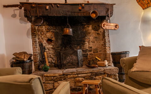 Casa Di Vignolo: Möbel, Holz, Interior Design, Beleuchtung, Wohnzimmer, Zimmer, Stuhl, Feuerstelle, Hartholz, Natürliches Material