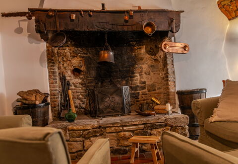 Casa Di Vignolo: Möbel, Holz, Interior Design, Beleuchtung, Wohnzimmer, Zimmer, Stuhl, Feuerstelle, Hartholz, Natürliches Material