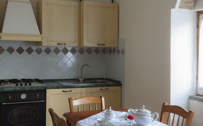 Borgo Cappella 4: Zimmer, Eigentum, Küche, Möbel, Gebäude, Haus, Cabinetry, Interior Design, Major Appliance, Fussboden