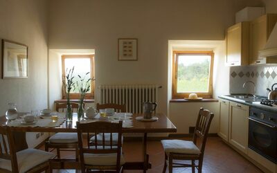 Alba Proneta 2: Zimmer, Möbel, Eigentum, Interior Design, Esszimmer, Gebäude, Tabelle, Haus, Küche, Zuhause