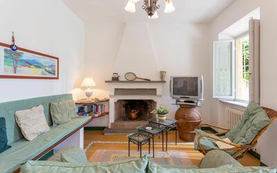 Dante 1: Zimmer, Eigentum, Möbel, Wohnzimmer, Interior Design, Gebäude, Haus, Grundeigentum, Kamin, Wand