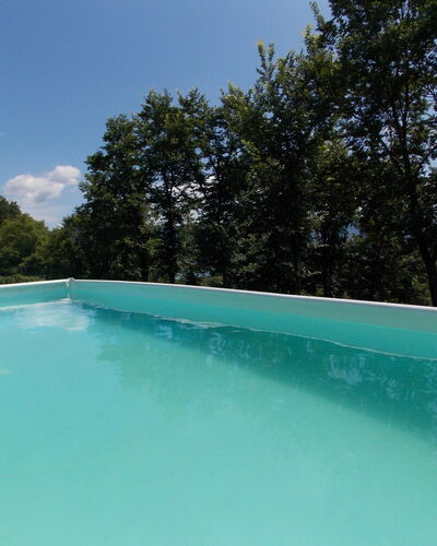 Villa Latera: Schwimmbad, Blau, Eigentum, Wasser, Wasservorräte, Azurblau, Urlaub, Freizeit, Baum, Grundeigentum