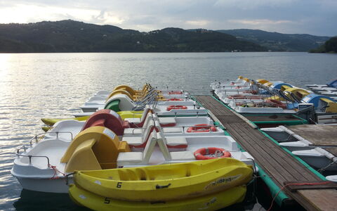 Appartamento Porretta Terme: Wassertransport, Wasser, Boot, Fahrzeug, Gelb, Bootfahren, Himmel, See, Urlaub, Erholung