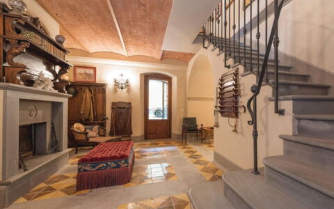 Villa Paola: Eigentum, Gebäude, Zimmer, Interior Design, Decke, Fussboden, Treppe, Estate, Wohnzimmer, Zuhause