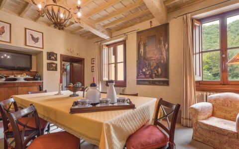 Villa Paola: Zimmer, Eigentum, Gebäude, Möbel, Interior Design, Decke, Esszimmer, Tabelle, Zuhause, Wohnzimmer