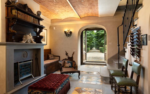 Villa Paola: Möbel, Interior Design, Wand, Flooring, Holz, Fussboden, Beleuchtung, Wohnzimmer, Stuhl, Zuhause