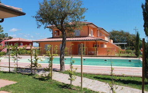 Scarlino Summer Village: Eigentum, Haus, Gebäude, Grundeigentum, Zuhause, Schwimmbad, Villa, Freizeit, Resort, Wohngebiet
