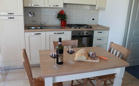 Scarlino Summer Village: Countertop, Zimmer, Eigentum, Möbel, Küche, Cabinetry, Fussboden, Fliese, Tabelle, Haus