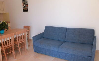 Trilocale Grande Primo Piano 331V: Möbel, Eigentum, Zimmer, Couch, Fussboden, Schlafsofa, Futon, Wohnzimmer, Haus, Komfort