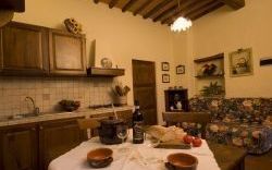 Loggiatino 1: Eigentum, Zimmer, Gebäude, Interior Design, Möbel, Decke, Grundeigentum, Küche, Haus, Villa